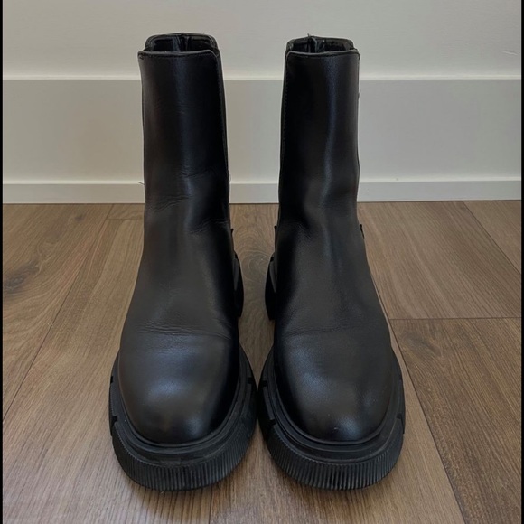 Zara Shoes - Zara leather chunky boots